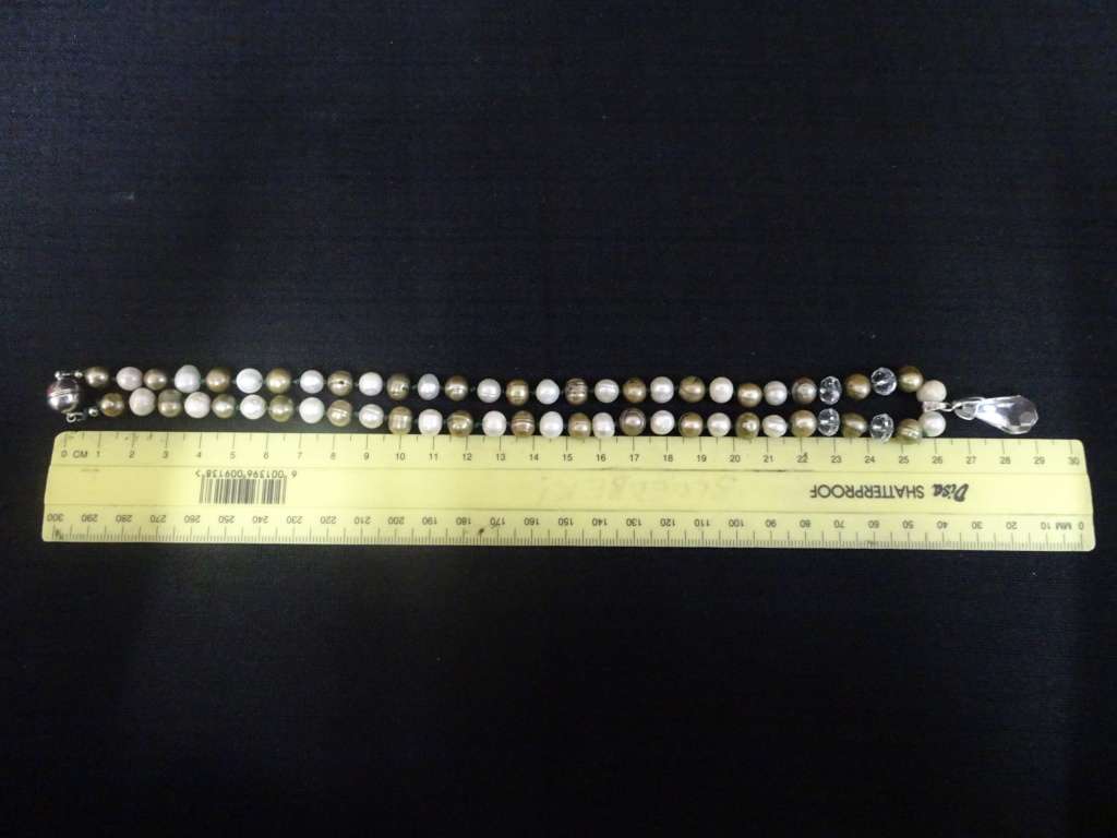 Stunning Fresh Water Pearl And Glass Necklace With Magnet Clasp And Glass Pendant