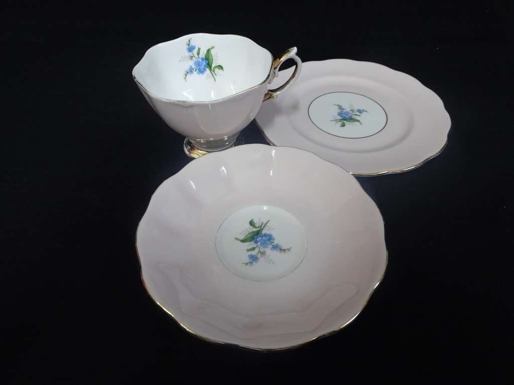 Stunning Vintage Royal Albert Trio Fine Bone China Set Made In England