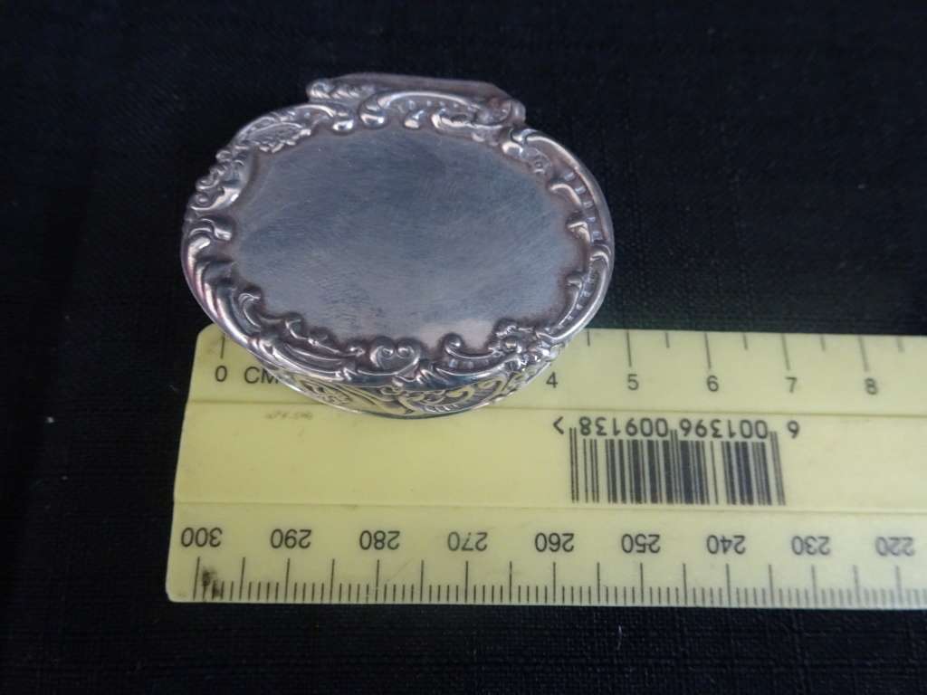 London Hallmarked Sterling Silver 1969-70 Pill Box With Beautiful Detail (29.9 Gram)