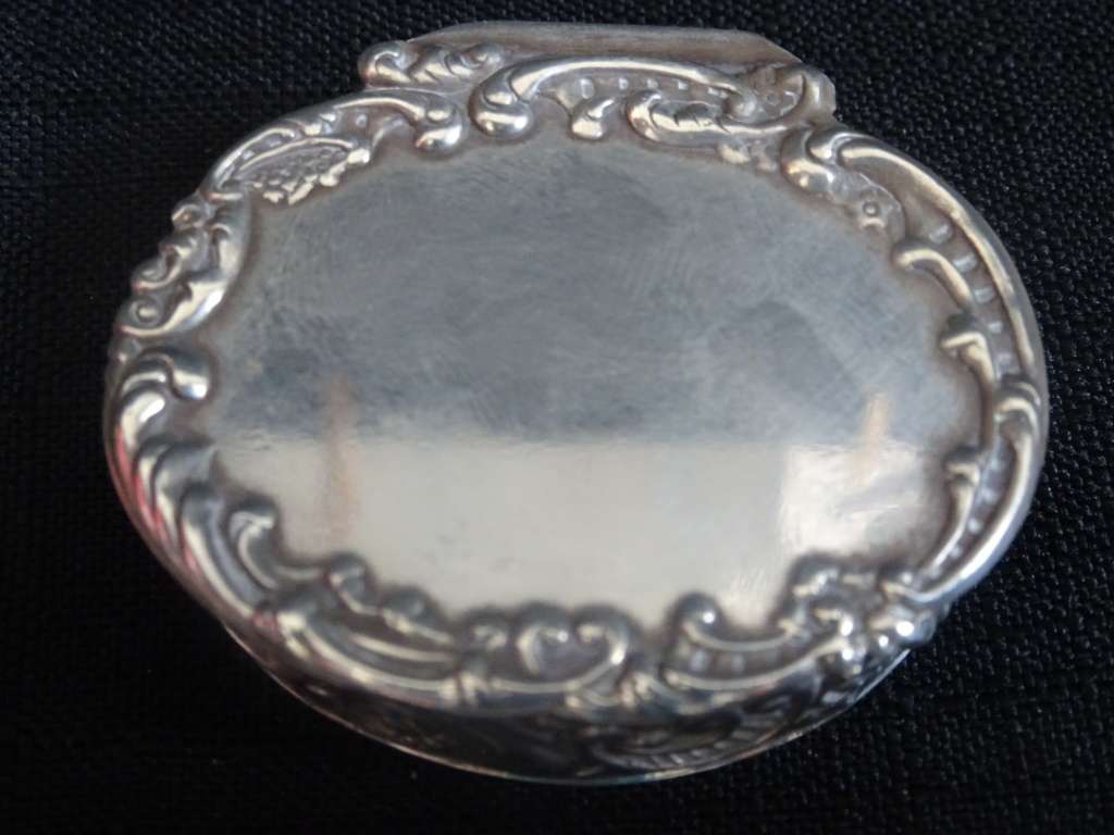 London Hallmarked Sterling Silver 1969-70 Pill Box With Beautiful Detail (29.9 Gram)