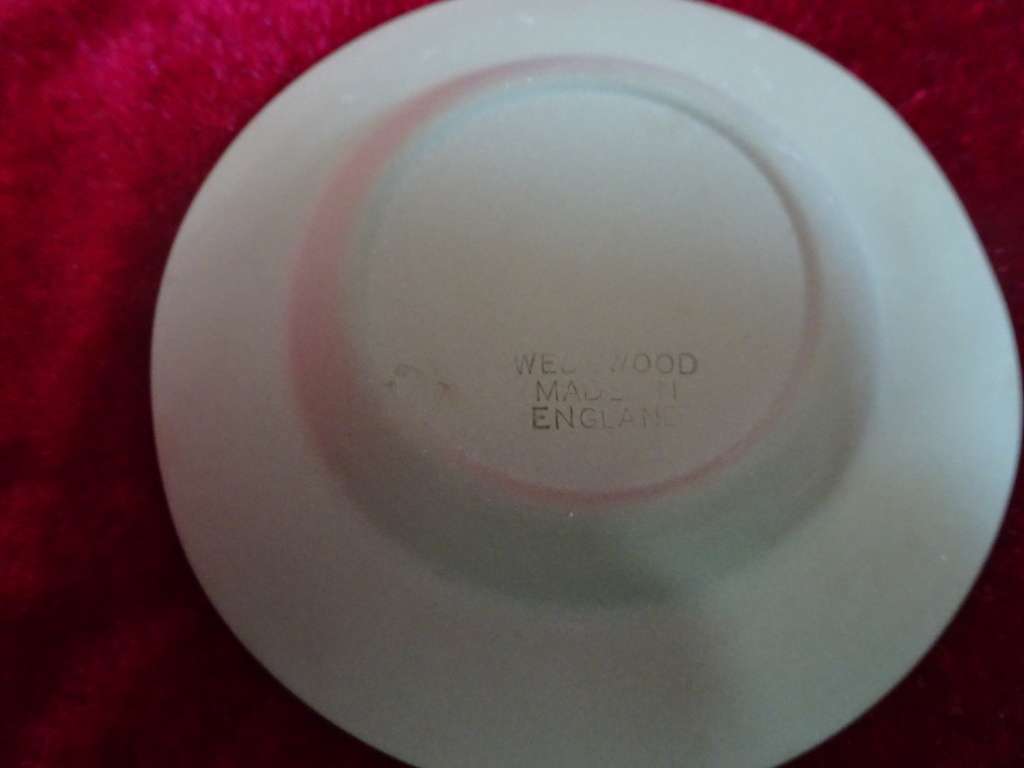 Vintage Moss Green Wedgwood Victorian Revival Ashtray In Original Box In Excellent Condition