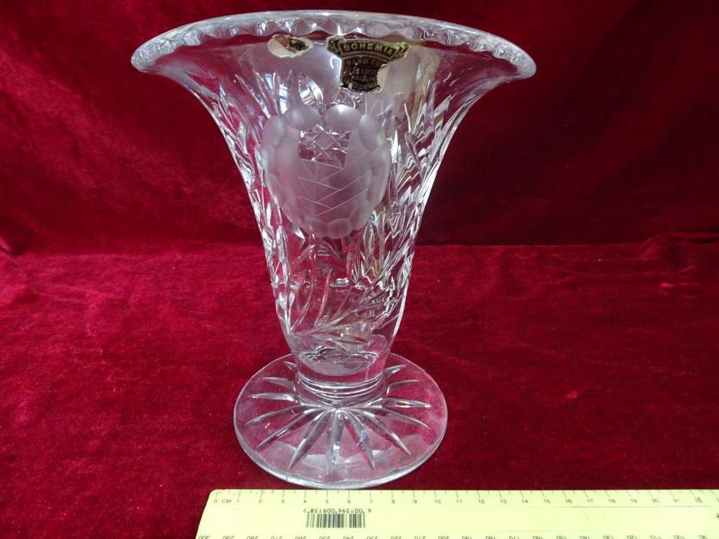 Stunning Bohemia Hand Cut Lead Crystal Flower Vase In Excellent Condition