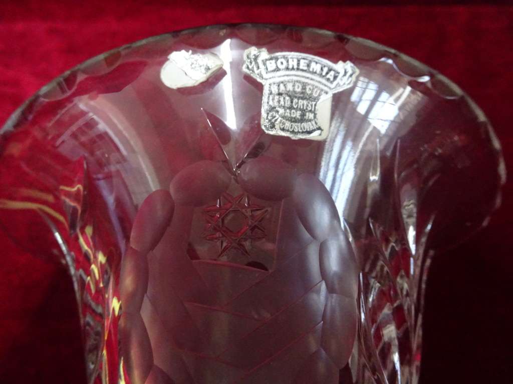 Stunning Bohemia Hand Cut Lead Crystal Flower Vase In Excellent Condition