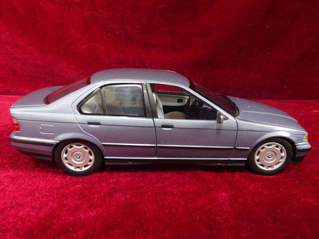 UT Models 1/18 Scale Diecast BMW Series 3 (No Box)