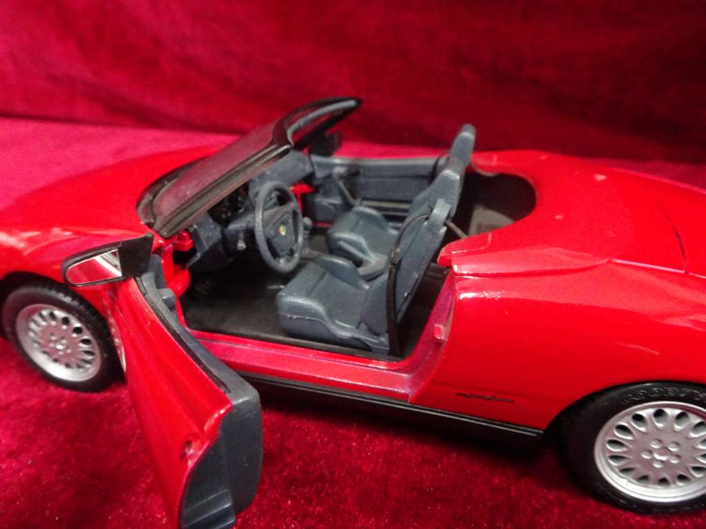 Maisto Collection Scale 1:18 Diecast 1995 Alfa Romeo Spider (No Box)