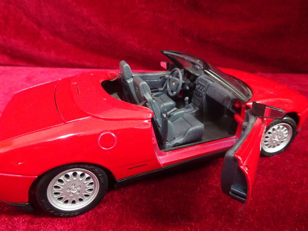 Maisto Collection Scale 1:18 Diecast 1995 Alfa Romeo Spider (No Box)