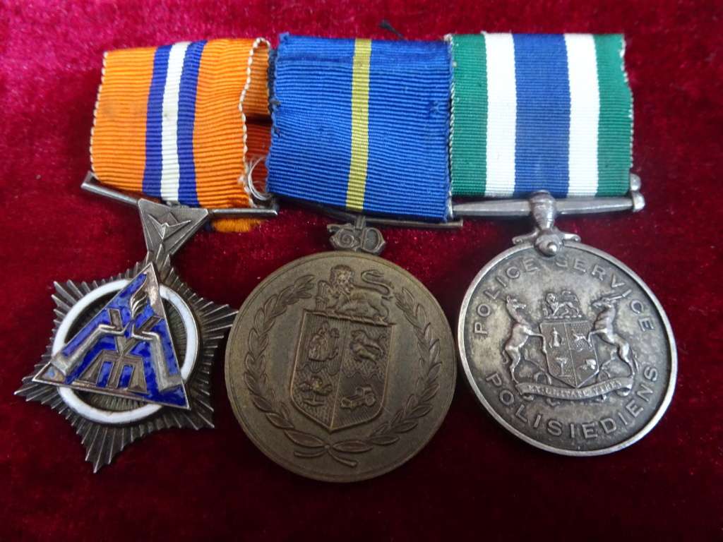 Set Of South African Police Medals Awarded To 16969 (V) Serst W.J.T Retief (See My Description)