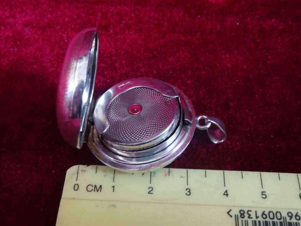 Lovely Vintage Birmingham Hallmarked 1927-28 Victorian Style Coin Sovereign Case (17.5 Gram)