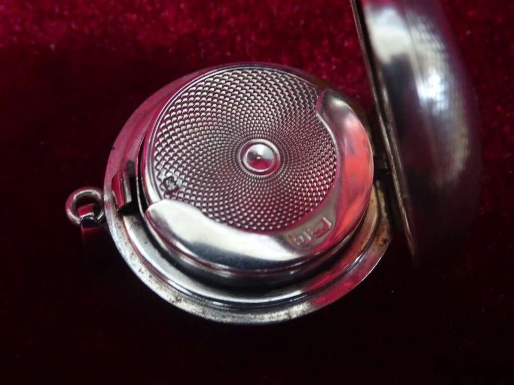 Lovely Vintage Birmingham Hallmarked 1927-28 Victorian Style Coin Sovereign Case (17.5 Gram)