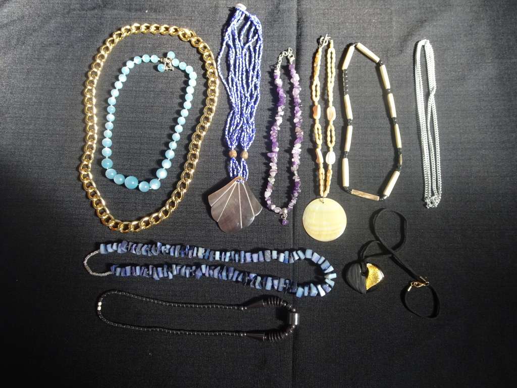 Gorgeous Joblot Of Ten Costume Jewellery Necklaces - In Excellent Condition
