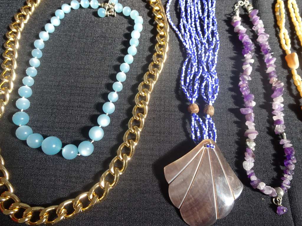 Gorgeous Joblot Of Ten Costume Jewellery Necklaces - In Excellent Condition