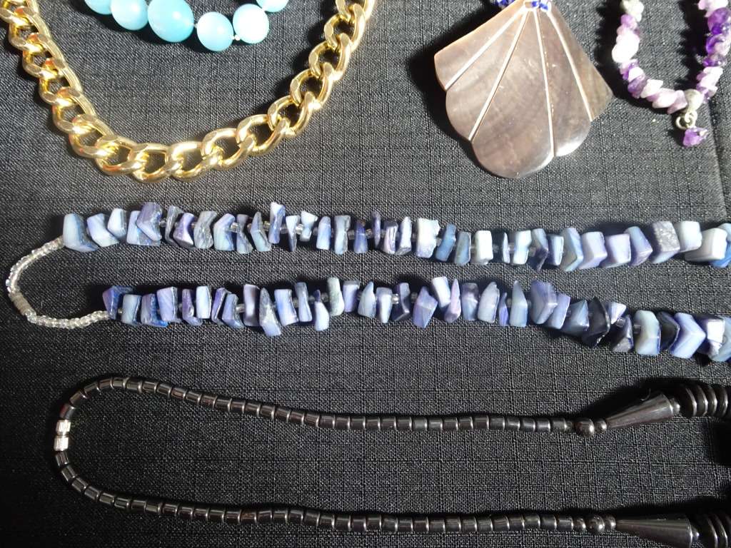 Gorgeous Joblot Of Ten Costume Jewellery Necklaces - In Excellent Condition