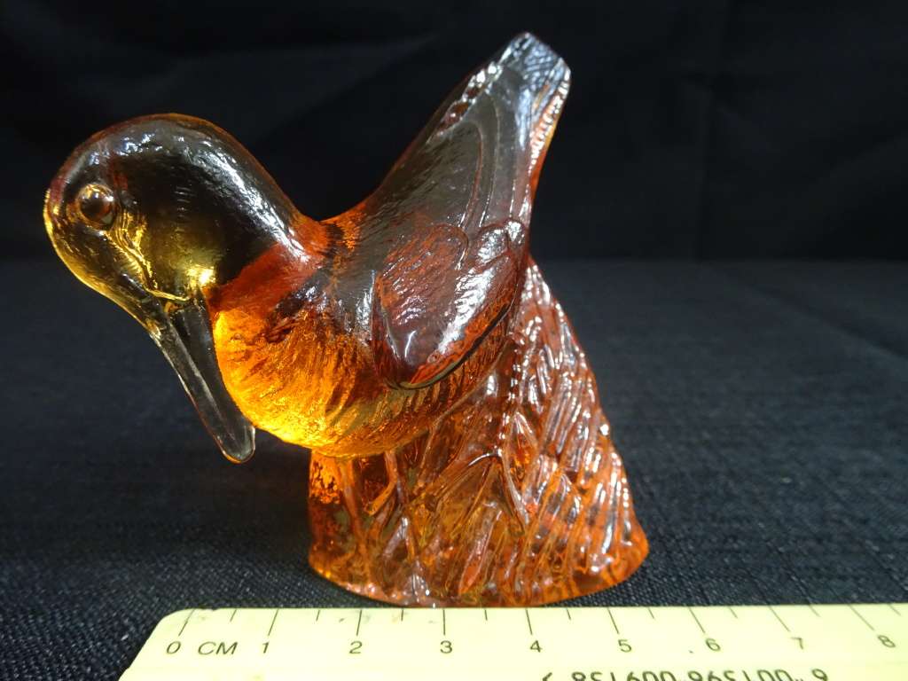 Kosta Boda Sweden Svenskt Glass Art Small Figurine Bird by Paul Hoff for WWF. Signed
