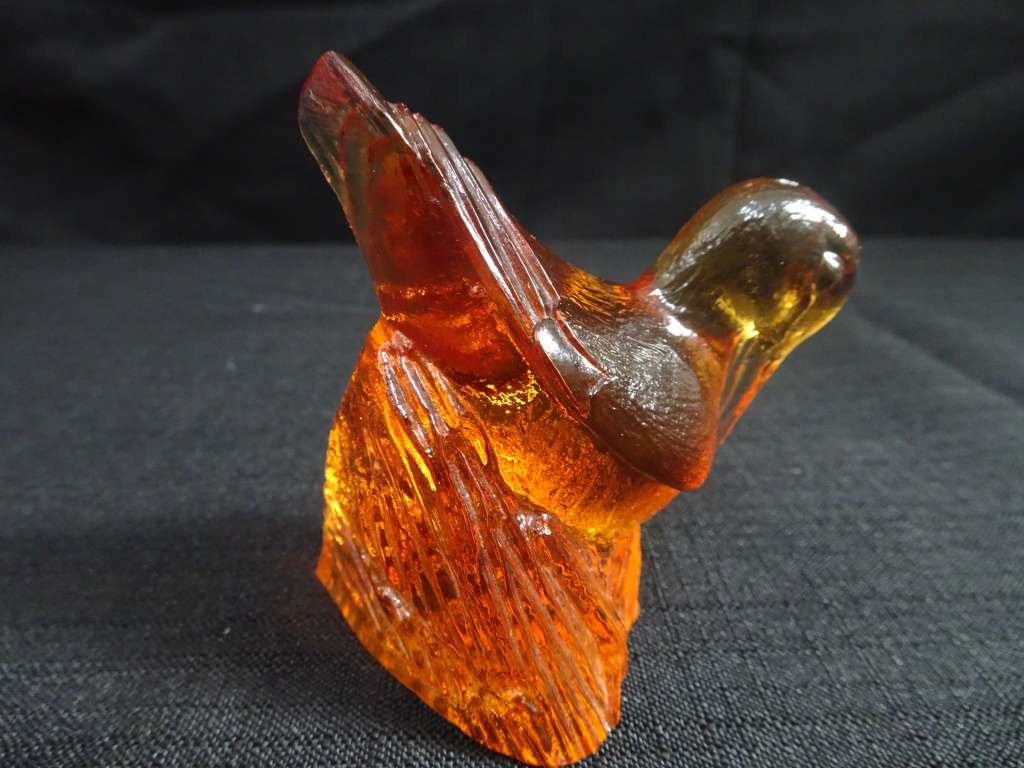 Kosta Boda Sweden Svenskt Glass Art Small Figurine Bird by Paul Hoff for WWF. Signed