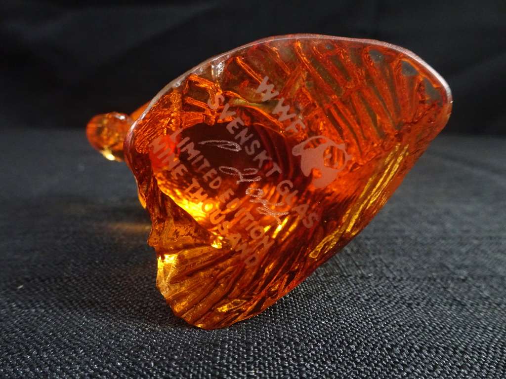 Kosta Boda Sweden Svenskt Glass Art Small Figurine Bird by Paul Hoff for WWF. Signed