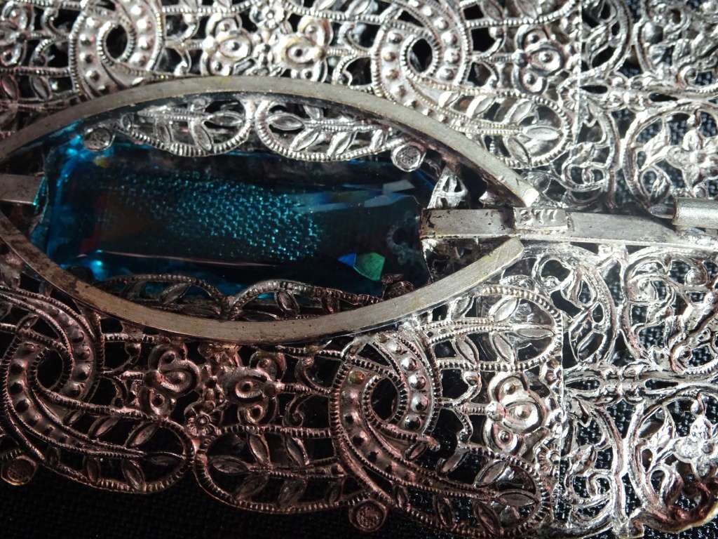 Stunning Vintage Metal Czechoslovakia Brooch With Blue Stones Hallmark `377` - Great Condition