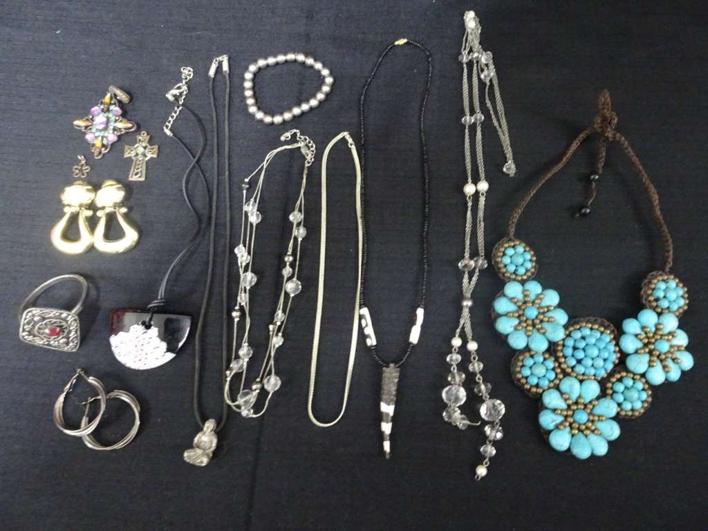 Stunning Big Joblot Of Different Costume Jewellery - In Excellent Condition
