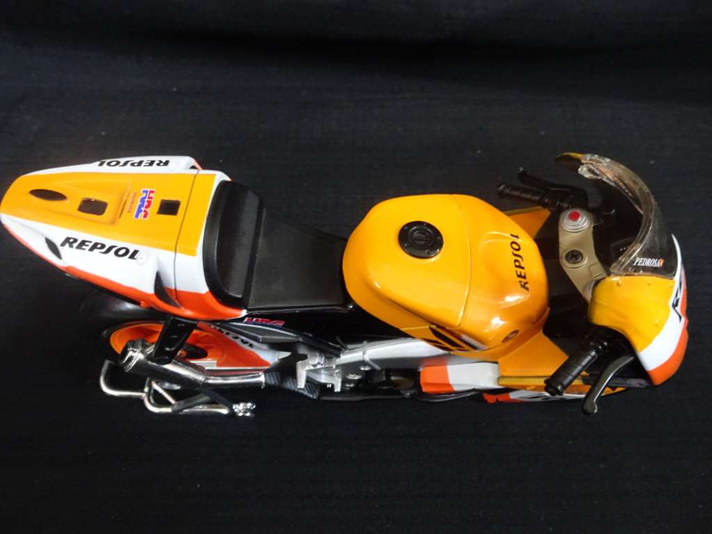 Stunning DieCast Honda RC212V Repsol Honda 2008 Bike - 1:10 Scale - Metal Moule