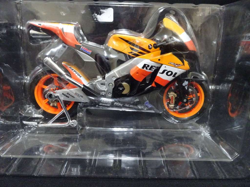 Stunning DieCast Honda RC212V Repsol Honda 2008 Bike - 1:10 Scale - Metal Moule