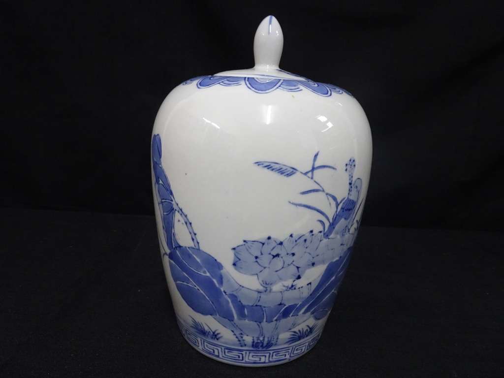 Rare Water Lilies Hand Painted Large Porcelain Jar With Lid-Blue and White Series-Made In China