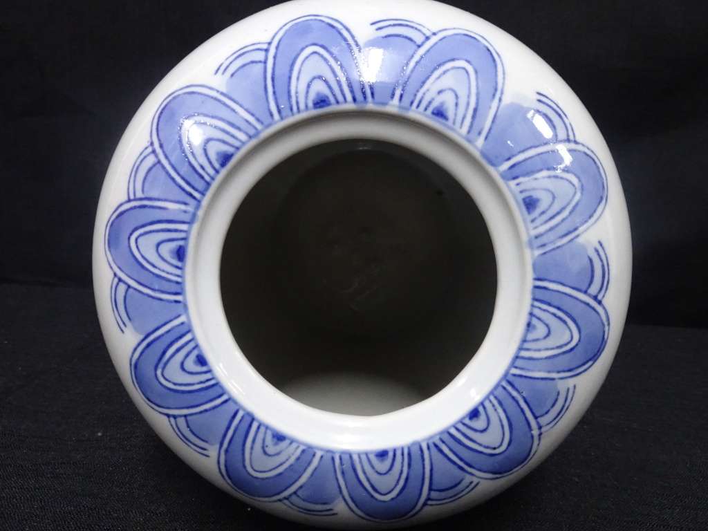 Rare Water Lilies Hand Painted Large Porcelain Jar With Lid-Blue and White Series-Made In China