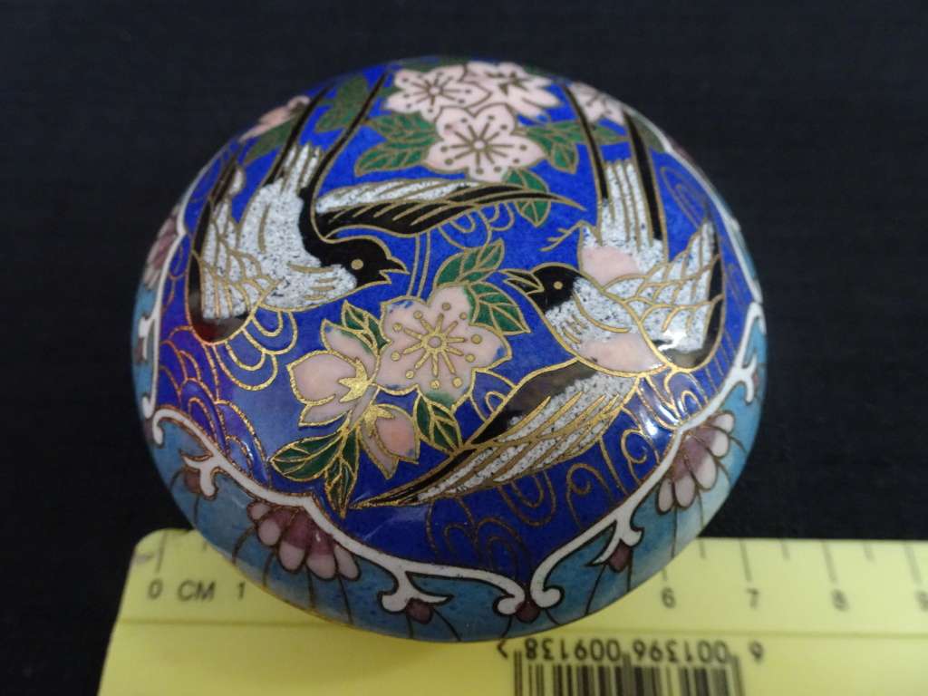 Stunning Vintage Chinese Cloisonne Enamel Bird And Flower Trinket Box - (H: 2cm / W: 7cm)