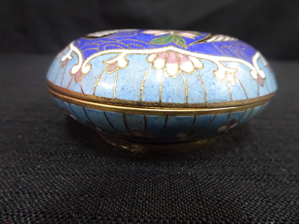 Stunning Vintage Chinese Cloisonne Enamel Bird And Flower Trinket Box - (H: 2cm / W: 7cm)