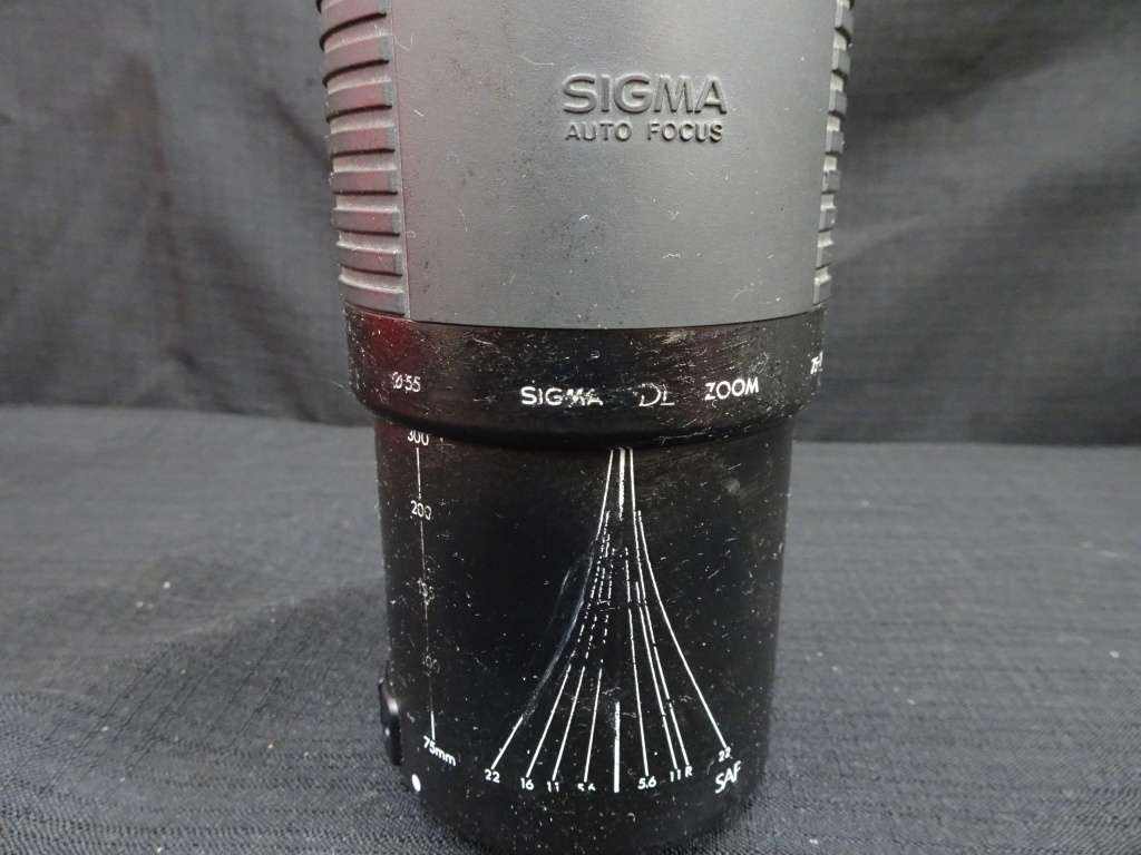 Sigma DL Focus Auto Focus 75-300mm F4.5-5.6 MC Macro Lens - See Description