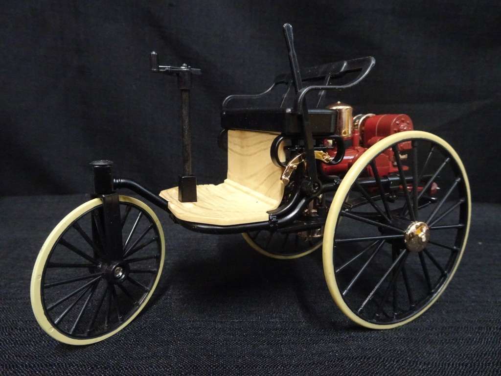 1886 Three-Wheel Automobile Simulation Car Model, Classic Car Alloy Model Ornament 1:12 Scale