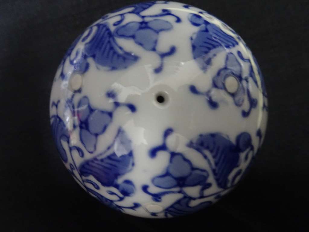 Stunning Set Of Three Blue & White Ceramic Decor Balls - In Excellent Condition