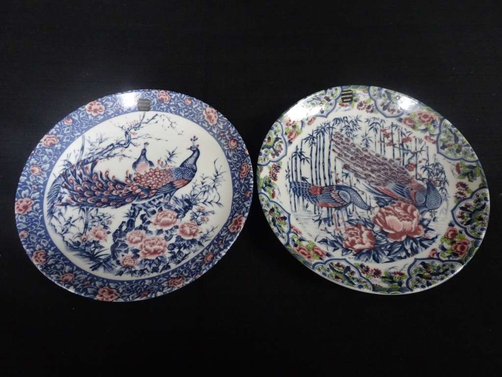 Beautiful Vintage Set Of Two Genuine Imperial Imari Wall Plates - In Excellent Condition