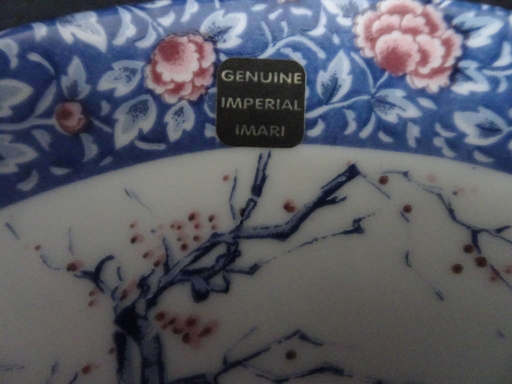 Beautiful Vintage Set Of Two Genuine Imperial Imari Wall Plates - In Excellent Condition