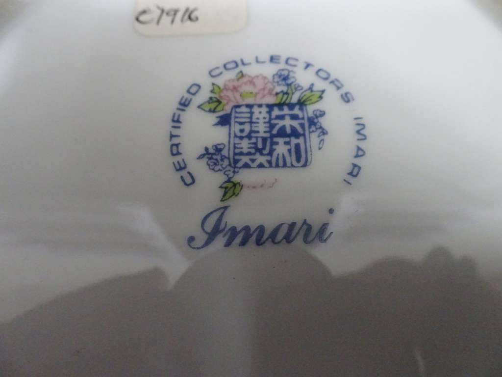 Beautiful Vintage Set Of Two Genuine Imperial Imari Wall Plates - In Excellent Condition