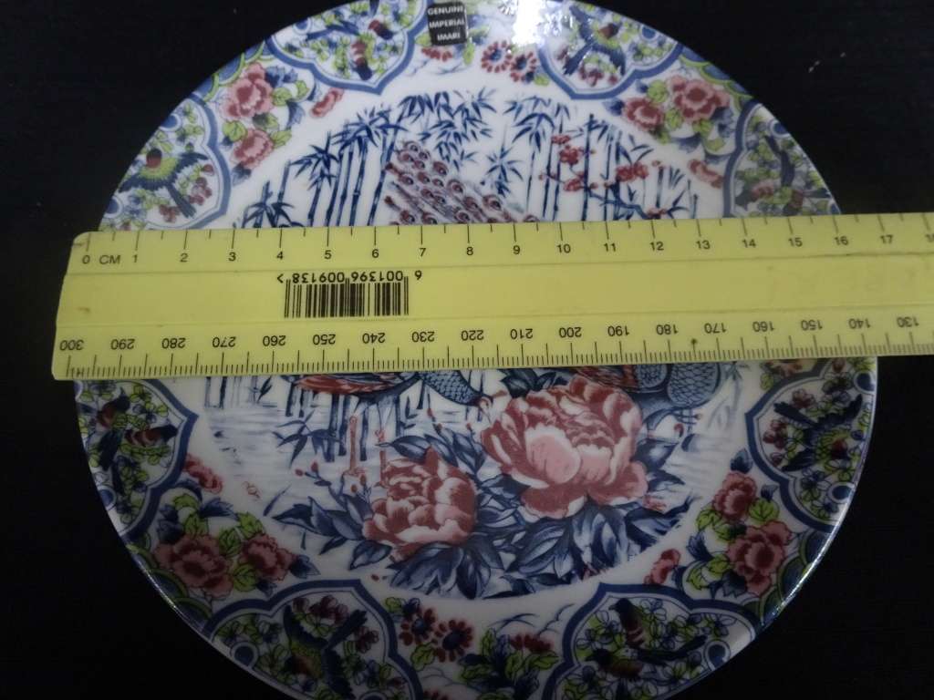 Beautiful Vintage Set Of Two Genuine Imperial Imari Wall Plates - In Excellent Condition