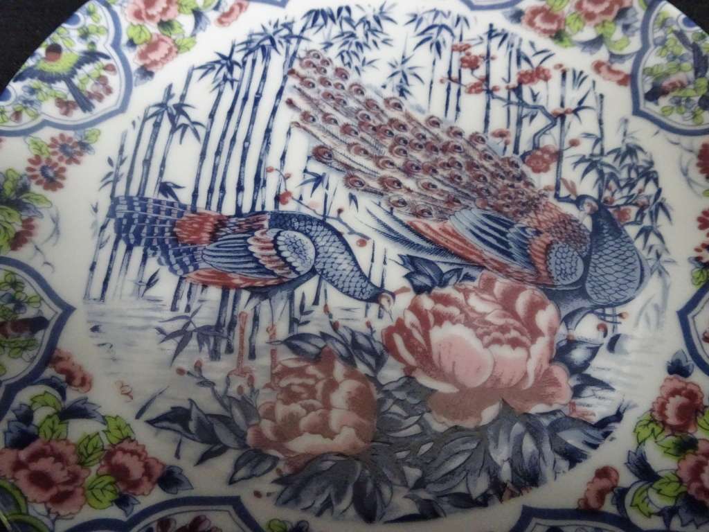 Beautiful Vintage Set Of Two Genuine Imperial Imari Wall Plates - In Excellent Condition