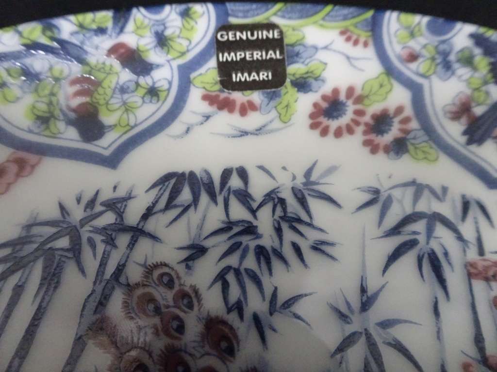 Beautiful Vintage Set Of Two Genuine Imperial Imari Wall Plates - In Excellent Condition