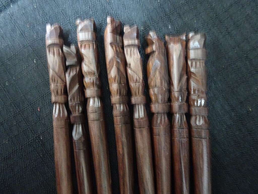 Rare Vintage Wooden Box Containing 8 Chopsticks With Carved Top Depicting A Lizard and Frog