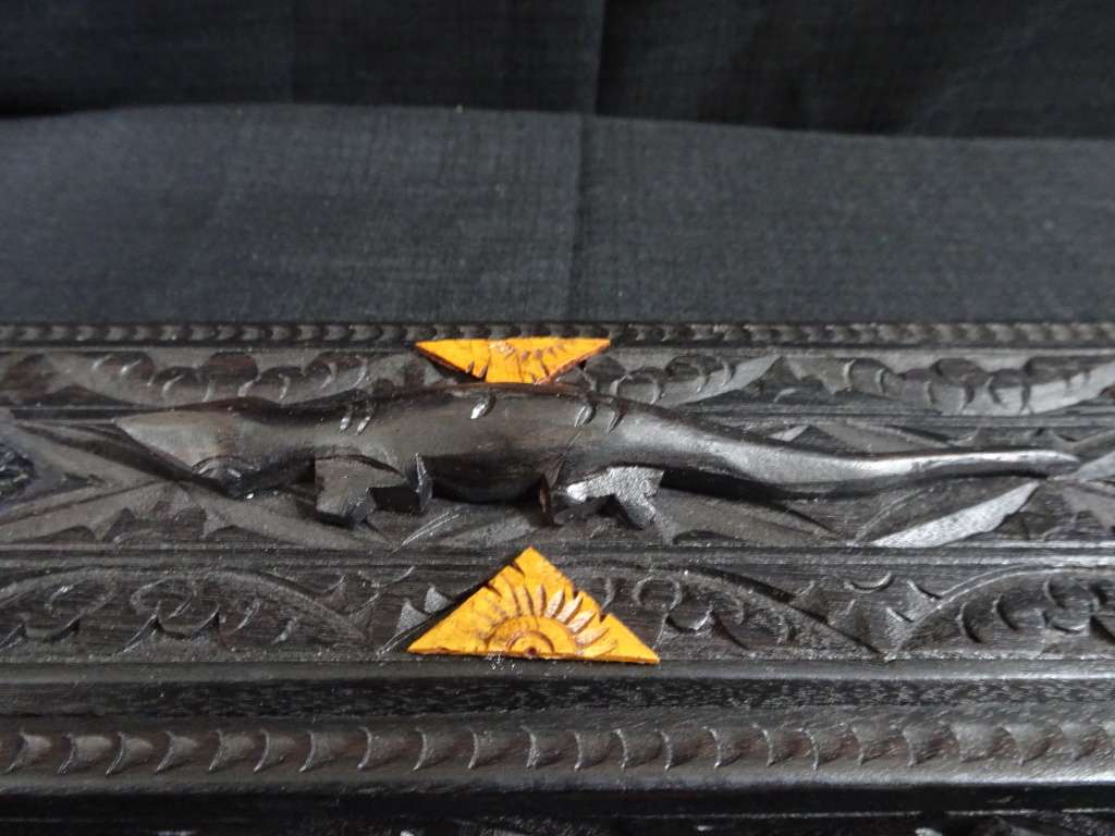 Rare Vintage Wooden Box Containing 8 Chopsticks With Carved Top Depicting A Lizard and Frog