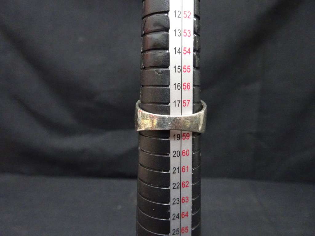 Beautiful Custom Made Sterling Silver Ring - 8.9 Grams - Clearly Marked 925 - Size 9