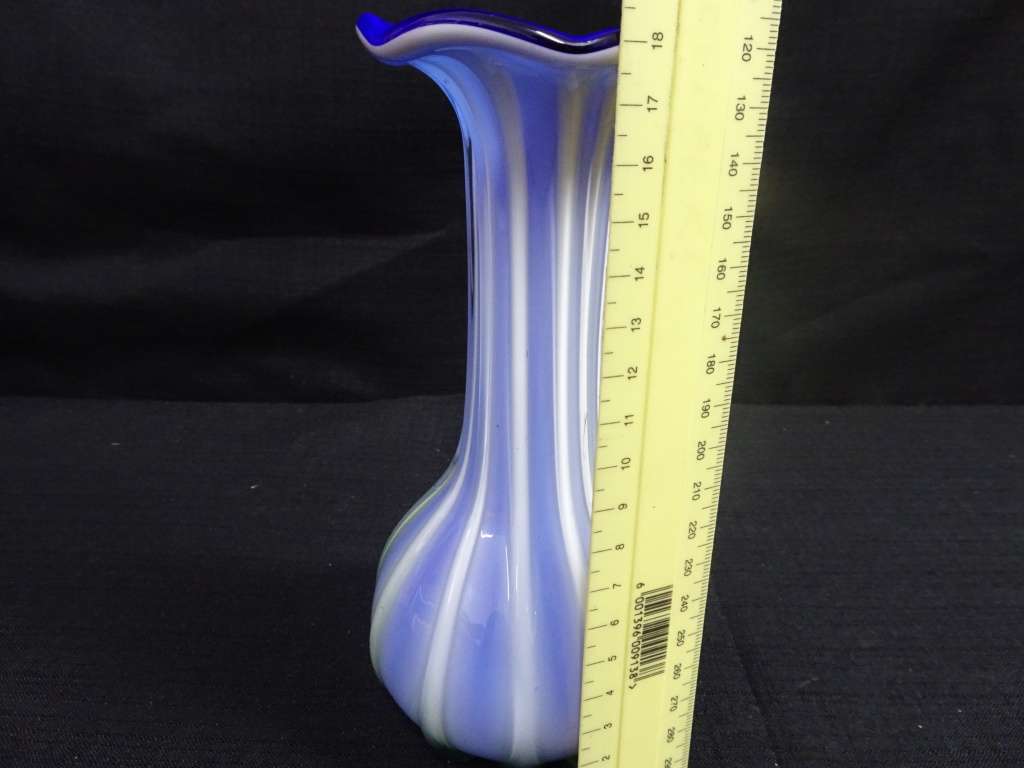 Stunning Vintage Colourful Murano Glass Vase - 19cm x 9cm - In Excellent Condition