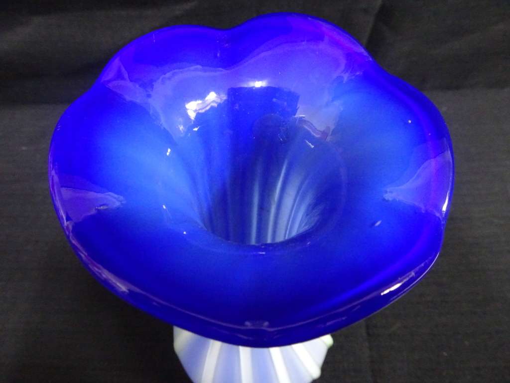 Stunning Vintage Colourful Murano Glass Vase - 19cm x 9cm - In Excellent Condition