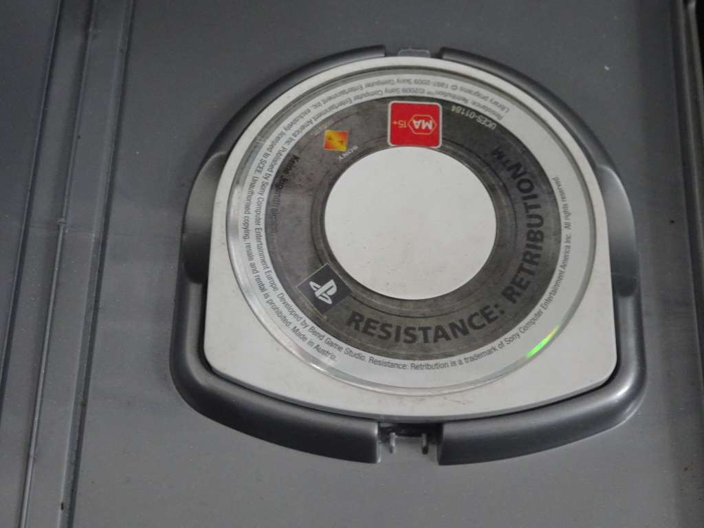PSP Game - Resistance: Retribution - Platinum - In Good Condition