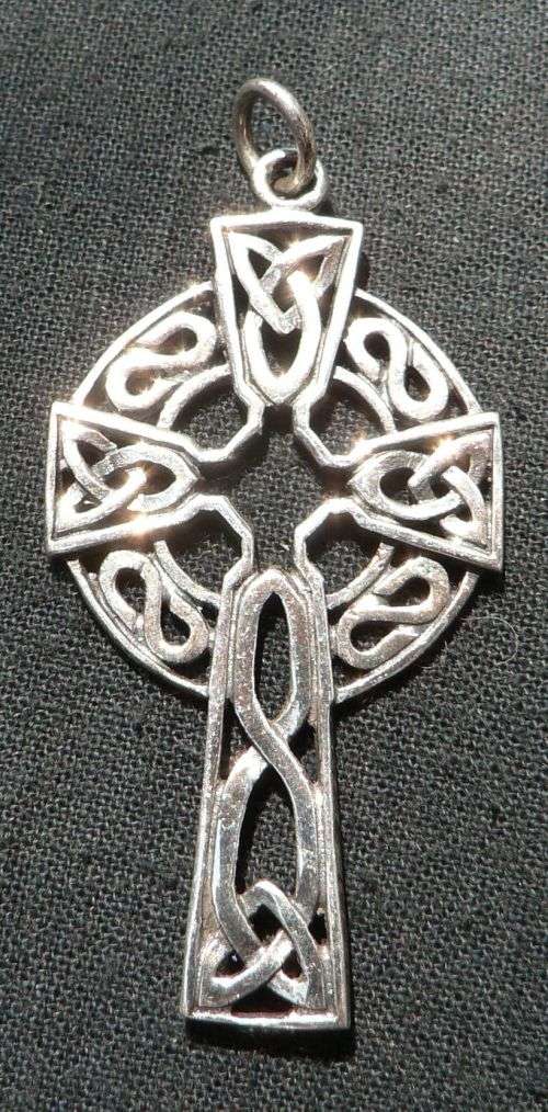 Beautiful sterling silver celtic cross pendant
