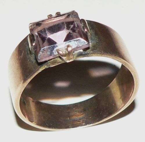 Vintage 9 carat rose gold ring with square-cut amethyst stone