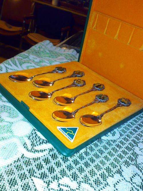 ** VERY RARE** " OVER 80 YEARS OLD" AUSTRALIAN MADE PERFECTION SOUVENIRS SET OF 6 TEASPOONS (BIRDS)