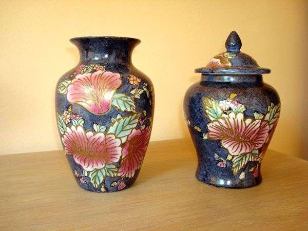 Stunning Set of a Vase and Ginger Jar   "REDUCED"  price is for the 2