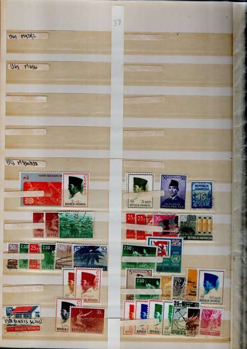 OLD LIGHTHOUSE ALBUM 2ND HAND WITH MIXED WORLD ODDS. AS PER SCANS. NB: PLEASE READ BELOW!!!