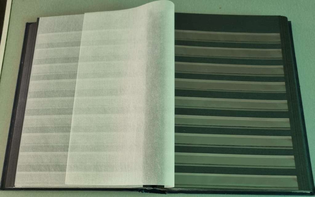 LOVELY PRINZ IMPERIAL 4030 EMPTY ALBUM 2ND HAND (30 BLACK PAGES/60 SIDES). . NB: PLEASE READ!!