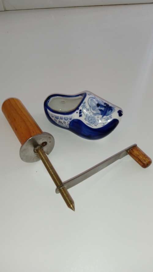 ***A Must Have Blue Delft Deco Clog And a Antique Fruit Slicer ***
