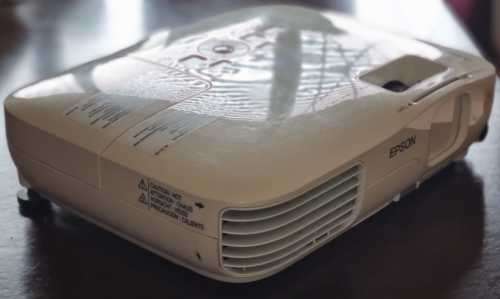 Epson Projector - *Lamp needs replacing*